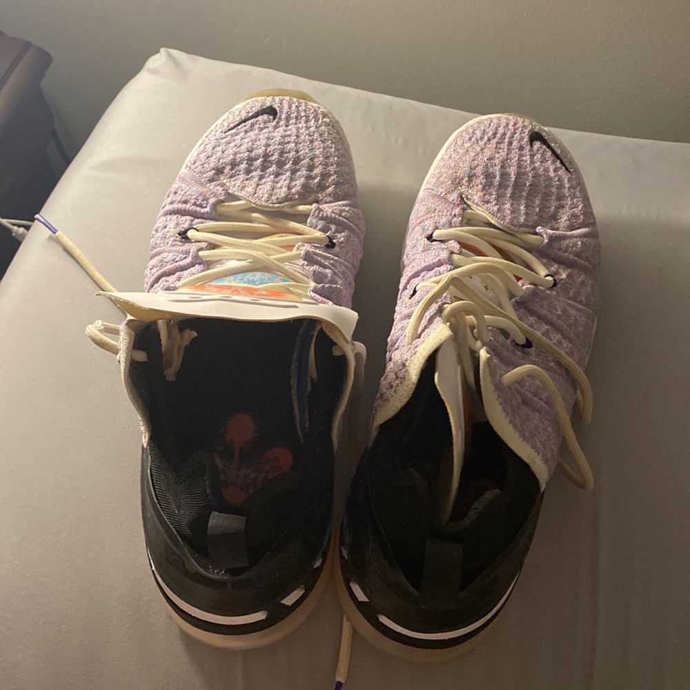 Basketball shoes worn once